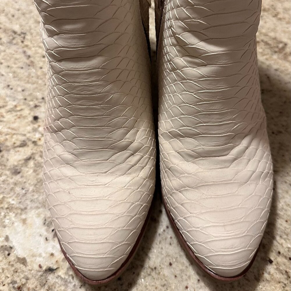 Mia contoured footbed cream colored faux leather women's ankle boots, size 7.5